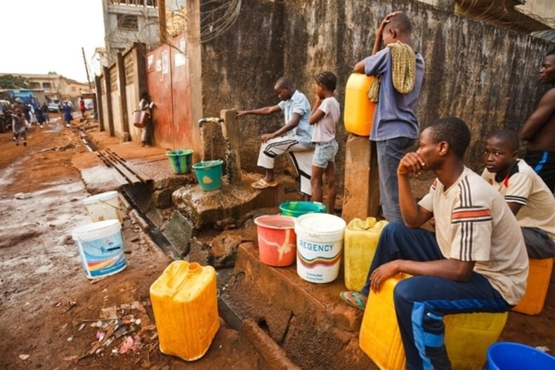People fill containers from a communal tap in Freetown, Sierra Leone on Wednesday March 23. 2011 | © UNI108283